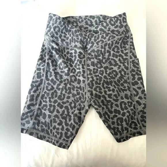 NWOT  - Cheetah Biker Shorts - M - Picture 1 of 6